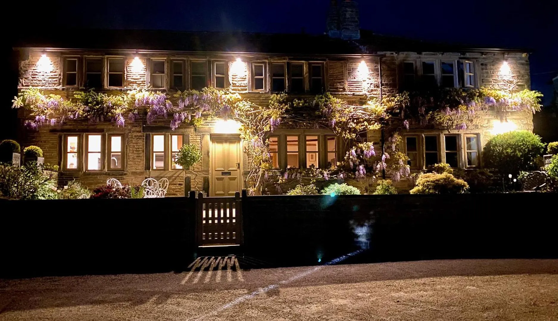 Woodlea Cottage Huddersfield 0*,